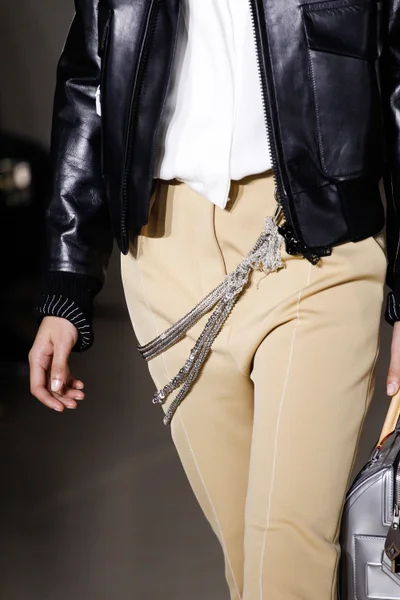 Look 28